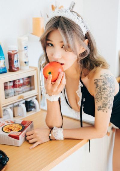 伸进班花衣服里揉捏丰满_720影视在线观看