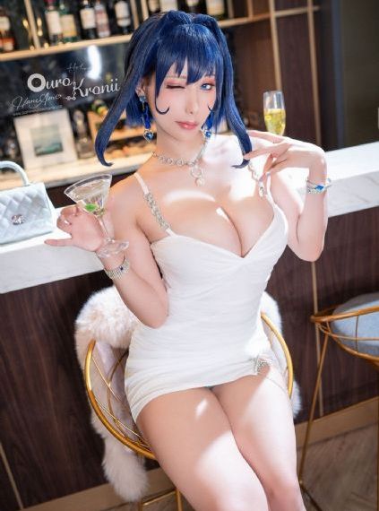 摸腿吻胸床震全身视频_在线观看