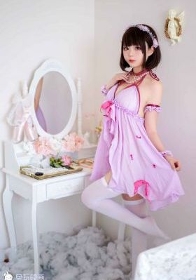 脱裙子扒内裤打屁光屁打红_高清完整视频