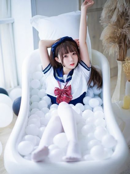 男人扒开美女的内裤亲吻下面_720免费观看最新